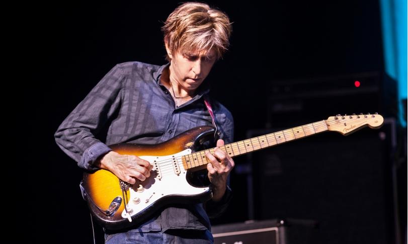 Review Eric Johnson – EJ