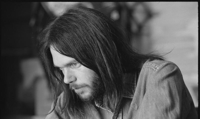 Review Neil Young - Greatest Hits (Remastered)