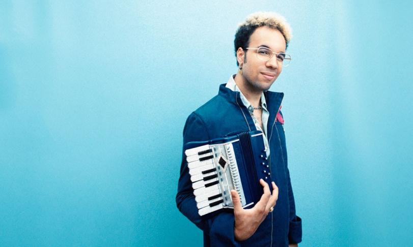 Review Théo Ould – Piazzolla: Balada para un loco