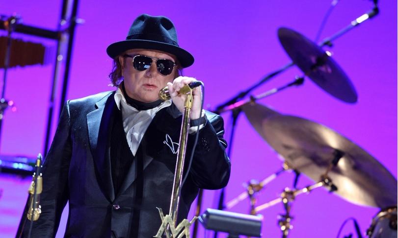 Review Van Morrison - Roll With The Punches