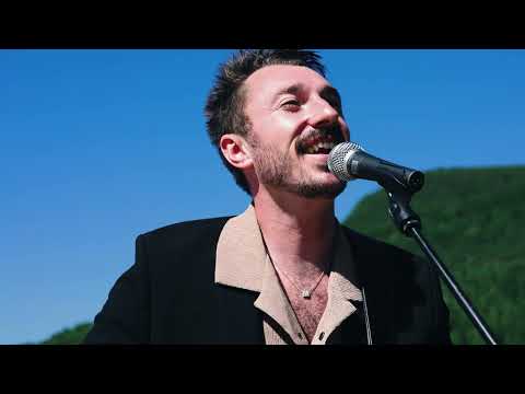 Video Krissy Matthews & The Vikings - Rock 'N' Roll Soldier