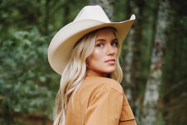 Mackenzie Carpenter Signs With The Valory Music Co. 