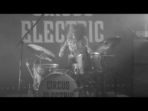 Video CIRCUS ELECTRIC - Looking For Love (Live)