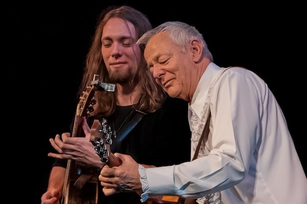 Tommy Emmanuel with Mike Dawes