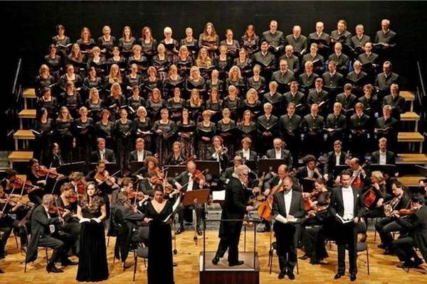 Chorgemeinschaft Neubeuern, Orchester der KlangVerwaltung & Enoch zu Guttenberg