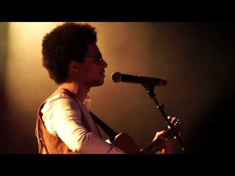 Video Lean on Me: José James Celebrates Bill Withers
