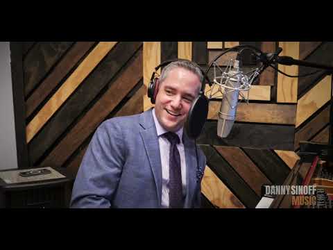 Video Danny Sinoff and Benny Benack iii - All I Need Is The Girl